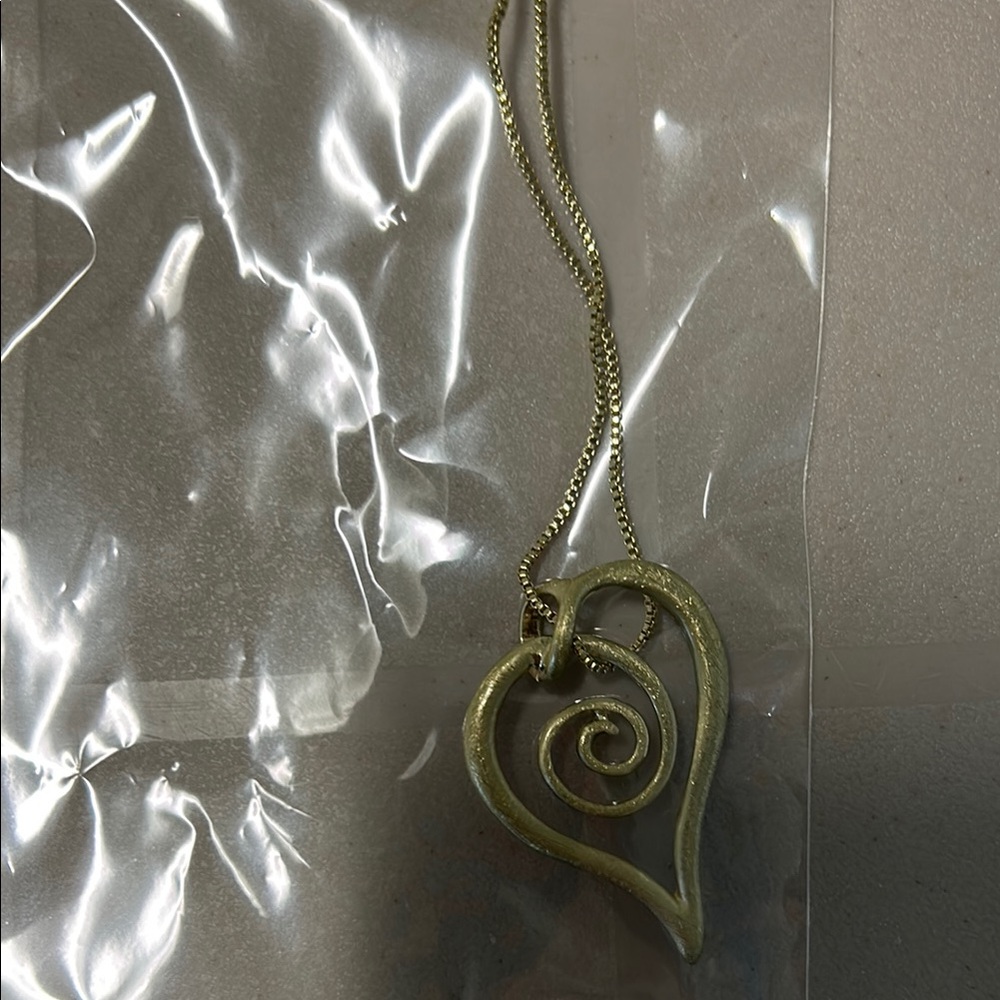 NEW Gold Tone Heart Pendant Necklace